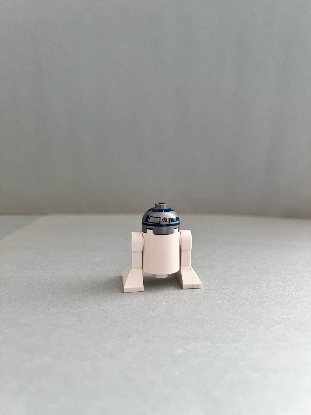 LEGO Star Wars R2-D2 Minifigure - Picture 2 of 3